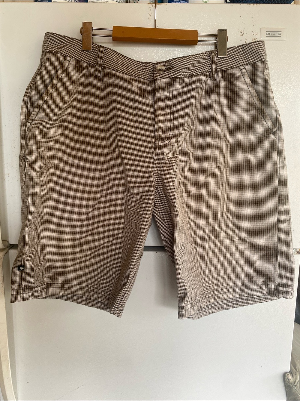 Men's Casual Tan Checkered Shorts. 100% Cotton. Like new. Size 38.